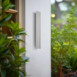 Lucande udendørs LED-væglampe Melira, længde 60 cm, grå