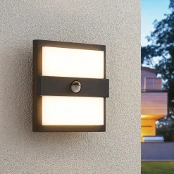 Lucande Væglamper>udendørs LED-væglampe Gylfi, 20 cm, sort, sensor