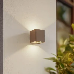 Lucande udendørs LED-væglampe Aaron, brun, IP54, op/ned