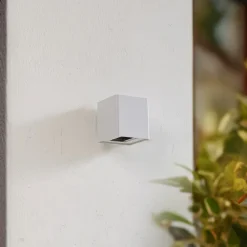 Lucande udendørs LED-væglampe Aaron, hvid, IP54, op/ned