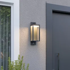 Lucande udendørs LED-væglampe Ferdinand, sensor, grå, 38 cm