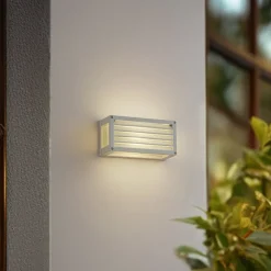 Lucande udendørs væglampe Aurelien, hvid, 12 cm, strip, IP54