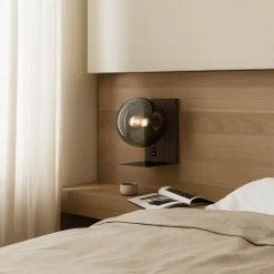 Lucande væglampe Veloura, højde 30 cm, glas, træ, USB