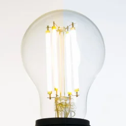 LUUMR Smart LED-pære klar E27 A60 7W Tuya WLAN CCT