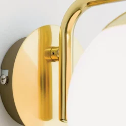 Madis væglampe med glaskugle, mat messing^ORION Online