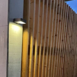 MEGATRON Wandia LED-solcellevæglampe, sensor