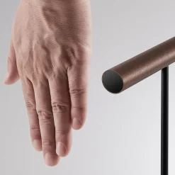 Molto Luce LED-gulvlampe Meyjo F, sort/kaffebrun, aluminium