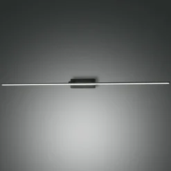 Nala LED-spejllampe, sort, bredde 110 cm, metal^Fabas Luce