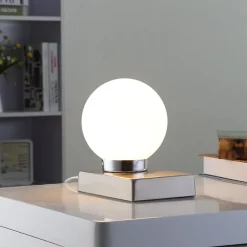 Naomi bordlampe med glaskugle^Lindby New