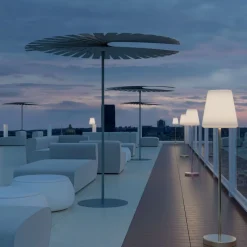 Newgarden Lola Slim 120 gulvlampe med solceller antracit