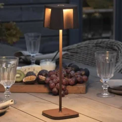 Konstsmide Nice LED-dekorationslampe, USB-ladeport, rust