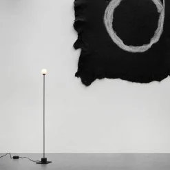 Northern gulvlampe Snowball, sort