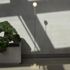 Northern Gulvlamper>LED-gulvlampe Snowball, gråbeige, 2.700 K