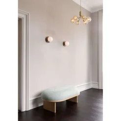 Nuura Aps Nuura væglampe Liila 1, IP44, Ø 16,5 cm, bronze/opal