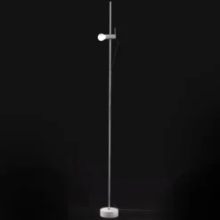 Agnoli - minimalistisk gulvlampe^Oluce Discount