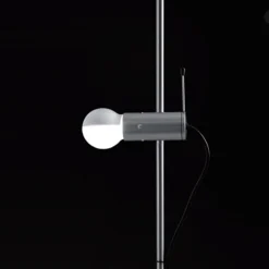 Agnoli - minimalistisk gulvlampe^Oluce Discount