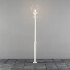 Konstsmide Orion lygtepæl i hvid med klar kugleskærm