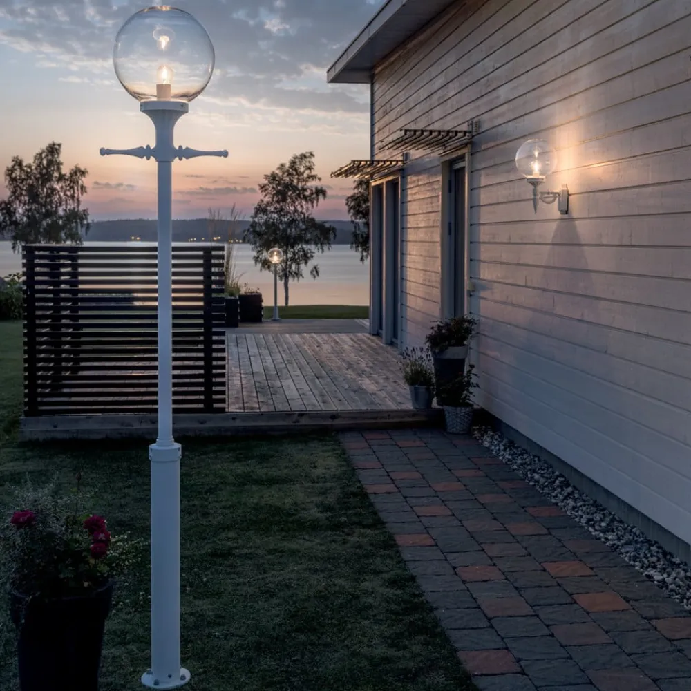 Konstsmide Orion lygtepæl i hvid med klar kugleskærm