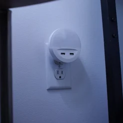 LED-stikkontaktnattelys LUNETTA USB, hvid, Ø 9 cm^OSRAM Discount