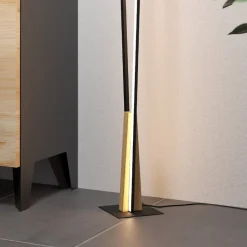 EGLO Panagria LED-gulvlampe, sort med trædetaljer