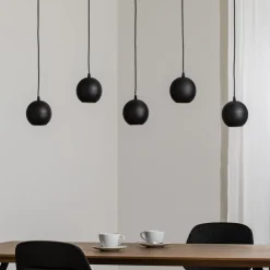 Pendellampe Midnight helt i sort 5 lyskilder^HELAM Hot