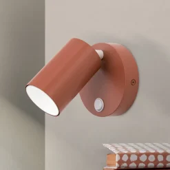 ORION Væglamper>Penn vægspot, koralrød, Ø 10,5 cm, stål/aluminium