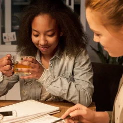 Classic LED-pære E14 B35 6,5W 2.700K, klar^Philips