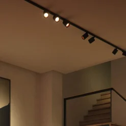 Philips Hue Perifo skinnesystem 4x spots sort