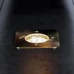 Riya nedgravningslampe, kantet, stål^PRIOS Hot