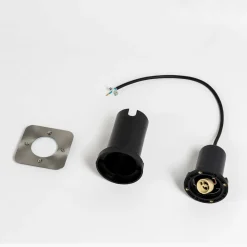 Riya nedgravningslampe, kantet, stål^PRIOS Hot