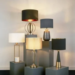 Pyramid bordlampe, sort, kobber^Searchlight New