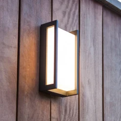 Qubo udendørs LED-væglampe, RGBW smart styring^LUTEC connect New