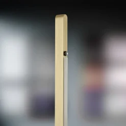 Quitani Talon LED-gulvlampe i anodiseret mat messing