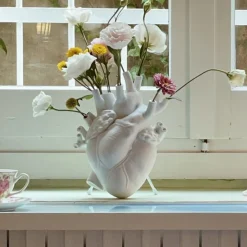SELETTI Love in Bloom-vase, hvid, hjerteformet, porcelæn