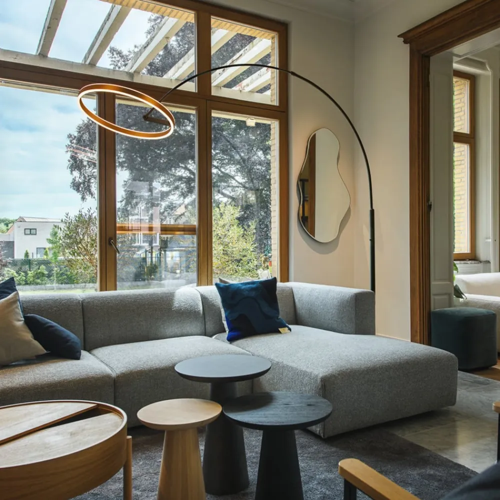 SLV LED-gulvlampe One Bow FL, sort/messingfarvet, stål