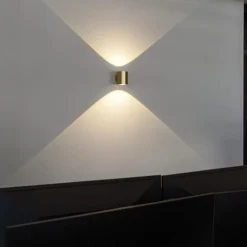 LED-væglampe Oculus, messingfarvet Ø 9 cm dæmpbar til varmt lys^SLV