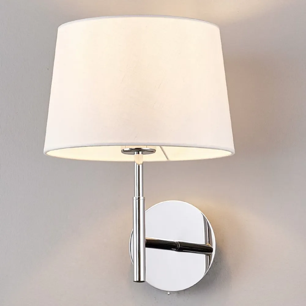 Lucande Smuk væglampe Dorothea med hvid stofskærm