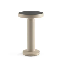 FARO BARCELONA Solcellelamper>Solar-LED-bordlampe Cairo, beige, plast, IP44, 21 cm