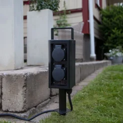 STAR TRADING Stikdåse med stik-kabel, jordspyd