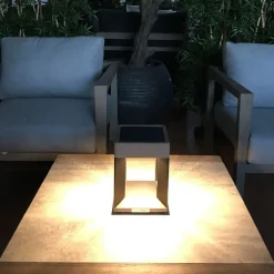 Teckalu LED-bordlampe med solcelle, sort/lyst træ^Les Jardins Discount