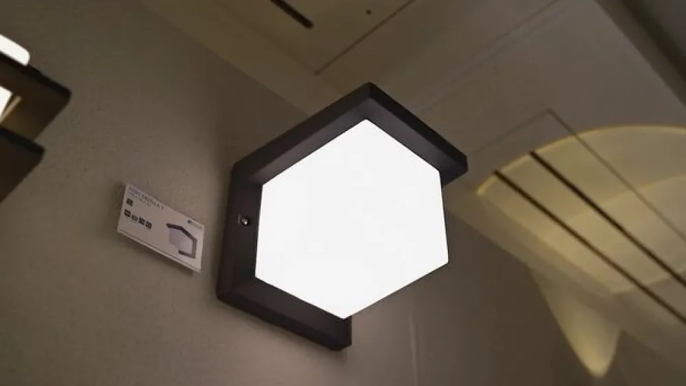 EGLO Væglamper>Terningeformet LED-udendørsvæglampe Desella