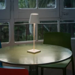 FARO BARCELONA Toc LED-bordlampe med USB-oplader, IP54, hvid