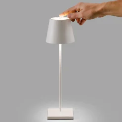 FARO BARCELONA Toc LED-bordlampe med USB-oplader, IP54, hvid