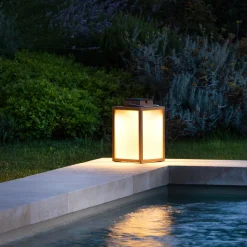 Les Jardins Tradition teak LED-solcellelanterne Højde 40 cm