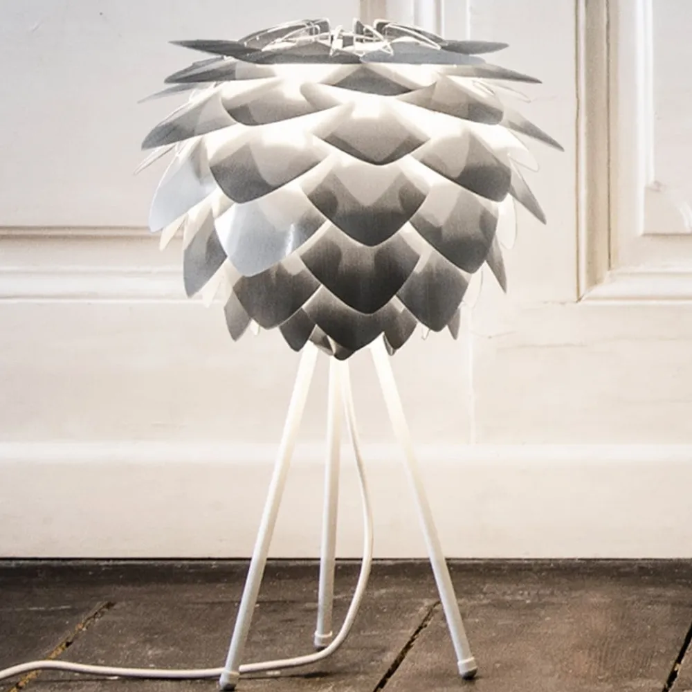 UMAGE Trebenet bordlampe Silvia mini med skærm i stål