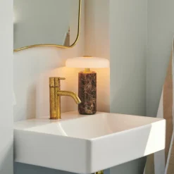 Trip LED genopladelig bordlampe, brun/hvid, marmor, glas, IP44^DESIGN BY US