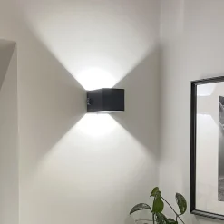 Brilliant Udendørs væglampe Iseo, sort, bredde 10 cm, sensor