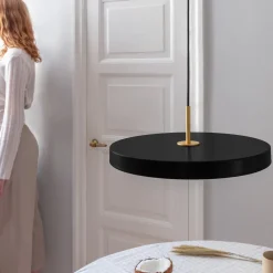 Asteria medium hængelampe, messing, sort^UMAGE Sale