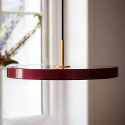 Asteria medium LED-hængelampe, messing, rød^UMAGE