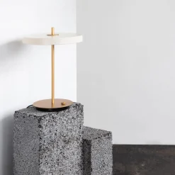 LED-bordlampe Asteria Table, USB, perlehvid/messing^UMAGE Online